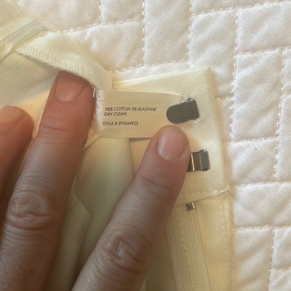 BNWOT - Club Monaco White Cotton Shorts - Size 4 - Perfect for Summer! 🍾 ☀️ - Picture 4 of 6